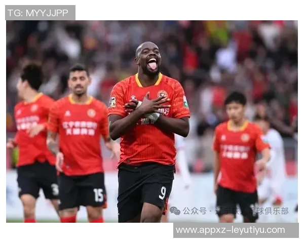 中甲联赛精彩瞬间姆本扎单刀破门助辽宁铁人领先对手 中甲联赛精彩瞬间姆本扎单刀破门助辽宁铁人领先对手