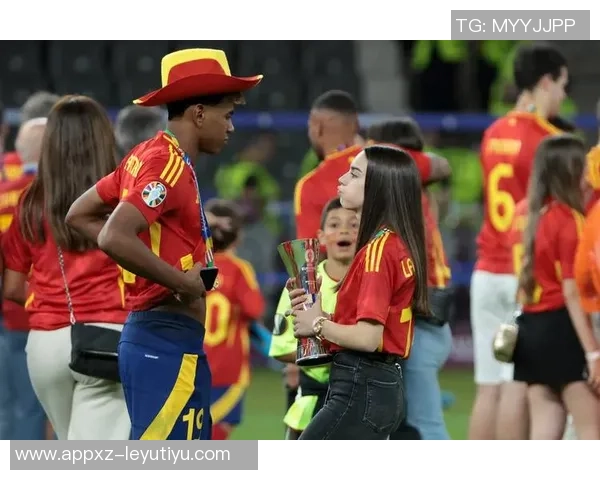 亚马尔与女友克罗地亚度假五分钟直升机之旅女友竟然晕机